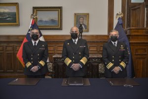Contraalmirante Leonardo Chávez asume como Secretario General de la Armada