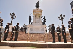 Armada efectúa relevo de la Guardia de Honor en el Monumento a la Marina Nacional