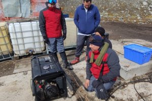 Base Naval Antártica “Arturo Prat” presta apoyo a expedición científica del INACH en isla Robert