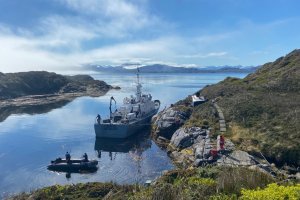 LSG 1617 “Puerto Natales” y Centro Zonal de Señalización Marítima realizaron mantenimiento de Ayudas a la Navegación en Provincia de Última Esperanza