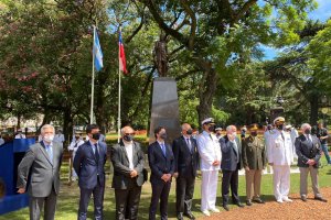 Inauguran nuevo monumento de Arturo Prat en Buenos Aires