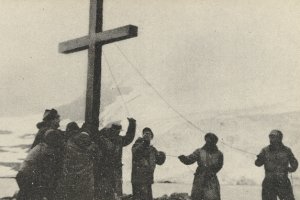 Primera cruz chilena en la Antártica