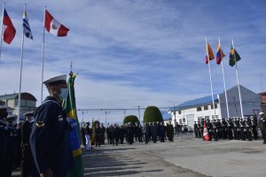 Dotaciones participantes de “Velas Latinoamérica 2022” realizaron desfile en Punta Arenas
