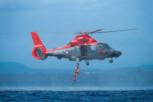 Grupo Aeronaval Puerto Montt efectuó entrenamiento de búsqueda y rescate en el lago Llanquihue