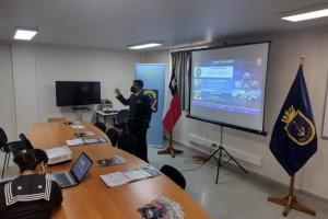 Personal de la guarnición naval de Caldera ofrece exposiciones en colegios de la zona