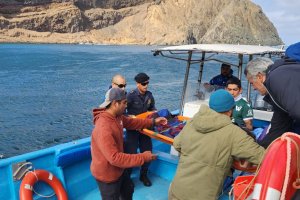 Capitanía de Puerto de Juan Fernández apoyó evacuación médica de mujer de 64 años