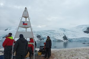 Tercera Zona Naval despliega trabajos de mantenimiento de señalización marítima en el Territorio Chileno Antártico