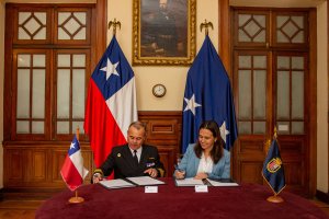 Primera Zona Naval firma convenio de colaboración con la municipalidad de Vitacura