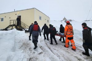 Gobernación Marítima de la Antártica Chilena efectuó apoyo en evacuación médica en Territorio Chileno Antártico