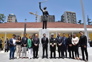 “Prat representa lo mejor de todos los chilenos”: Comandante en Jefe de la Armada participa en inauguración de estatua de Arturo Prat en La Florida