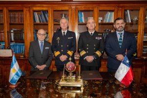 Autoridades de Chile y Argentina firman acuerdo de colaboración técnica para el desarrollo de cartografía náutica electrónica del Canal Beagle