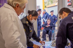 Armada participó en exitoso operativo médico para damnificados por incendios en Viña del Mar y Quilpué