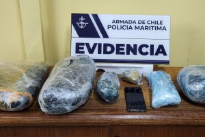Policía Marítima de Puerto Montt incautó más de cuatro kilos de sustancias ilícitas en barcaza de conectividad