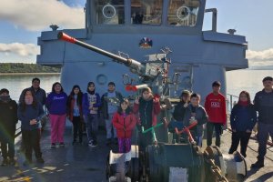 Escolares de Islas Cailin y Laitec visitaron el Patrullero Médico Dental “Cirujano Videla”