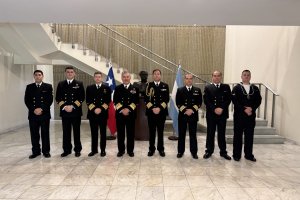 Jefe del Estado Mayor General de la Armada realizó visita a Embajador de Chile en Argentina