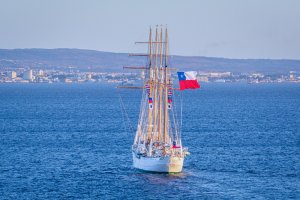 Buque Escuela "Esmeralda" arriba a Punta Arenas en su 68° viaje de instrucción