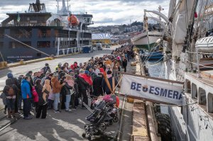 Buque Escuela "Esmeralda" concluye vistas en Magallanes con récord de asistencia