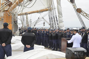 Dotación conmemoró el Día de las Glorias Navales del Ecuador