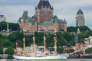 Buque Escuela "Esmeralda" zarpó desde el puerto de Quebec en Canadá