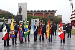 Guardiamarinas recorren Escuela Naval del Perú
