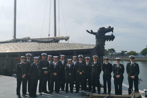 Guardiamarinas y Marineros de La Esmeralda visitaron Escuela Naval de Corea