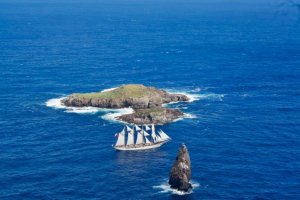 Buque Escuela “Esmeralda” recaló en Rapa Nui
