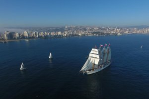 Buque Escuela “Esmeralda” recaló a Valparaíso tras 118 días de navegación por aguas nacionales