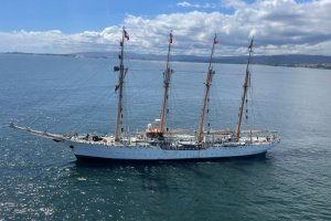 Buque Escuela (BE) “Esmeralda” recala por primera vez al puerto de Lota