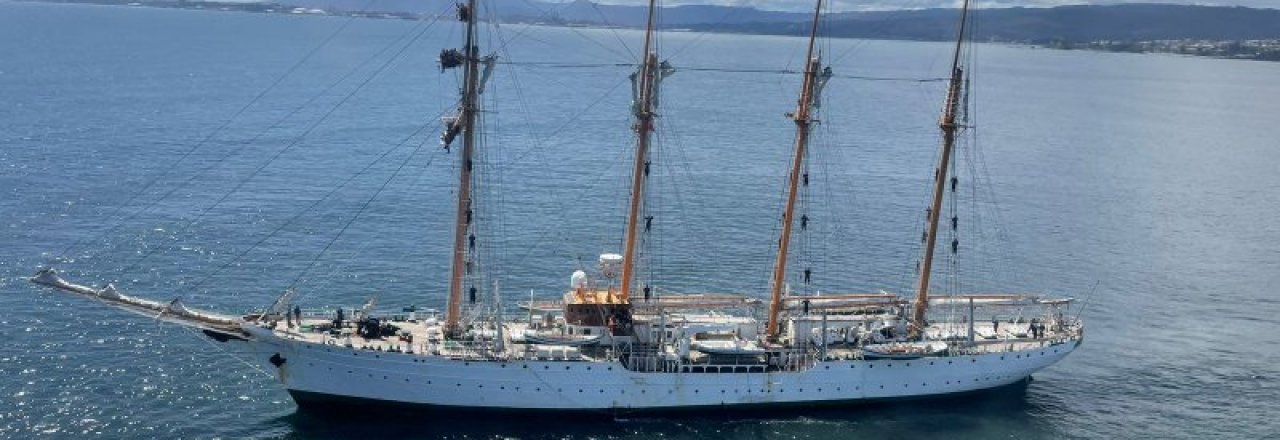 Buque Escuela (BE) “Esmeralda” recala por primera vez al puerto de Lota